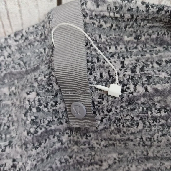 NWOT Lululemon Vinyasa Customizable Gray Snap Scarf Wrap Warmer Reversible